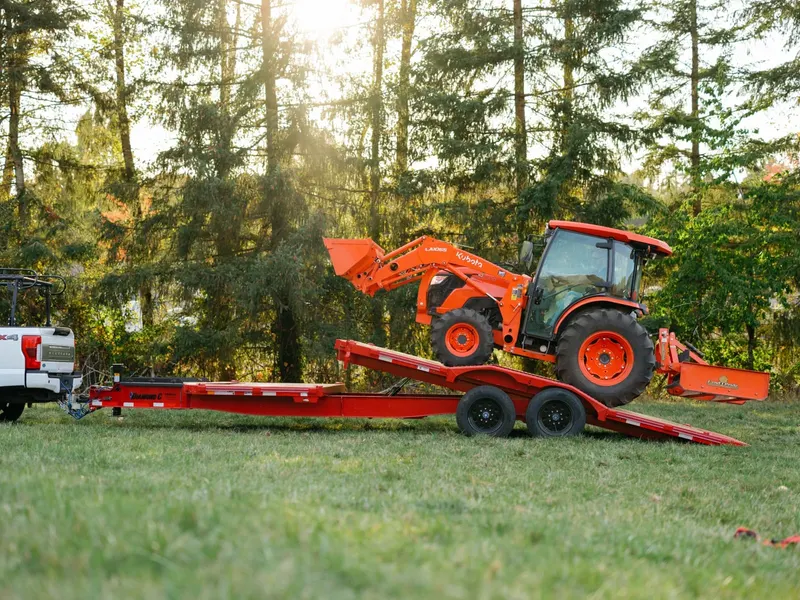Red 2027 Diamond C HXD 24 foot gravity tilt equipment trailer, photo 7